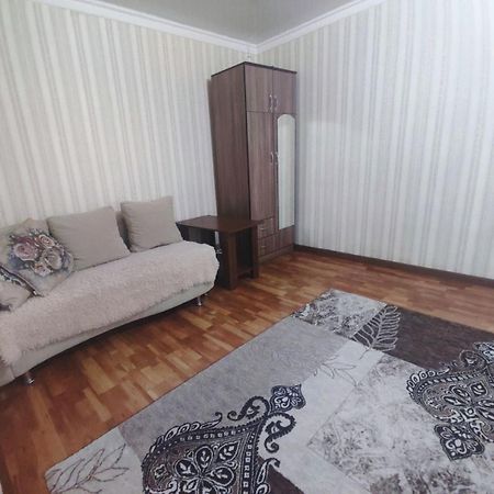 Apartamento Комфортная Квартира Для 2Х Персон Bishkek Exterior foto