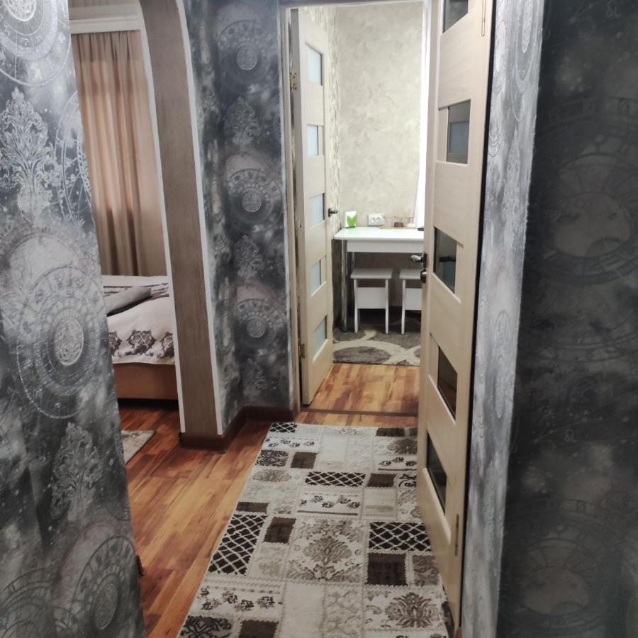 Apartamento Комфортная Квартира Для 2Х Персон Bishkek Exterior foto
