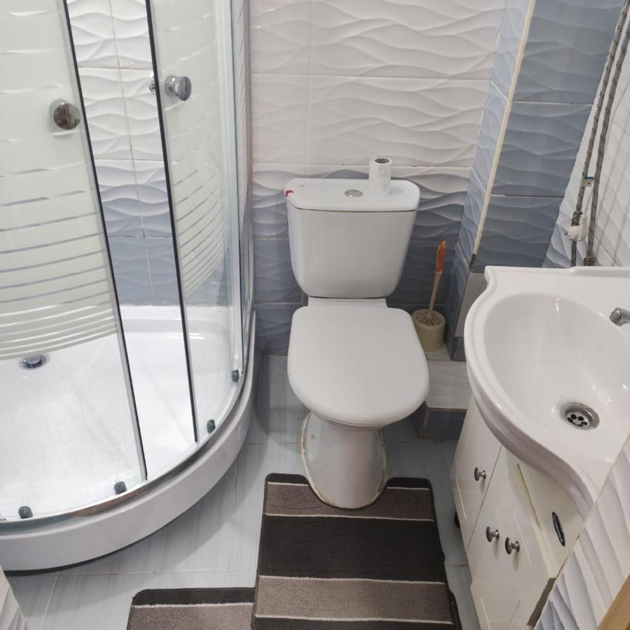 Apartamento Комфортная Квартира Для 2Х Персон Bishkek Exterior foto