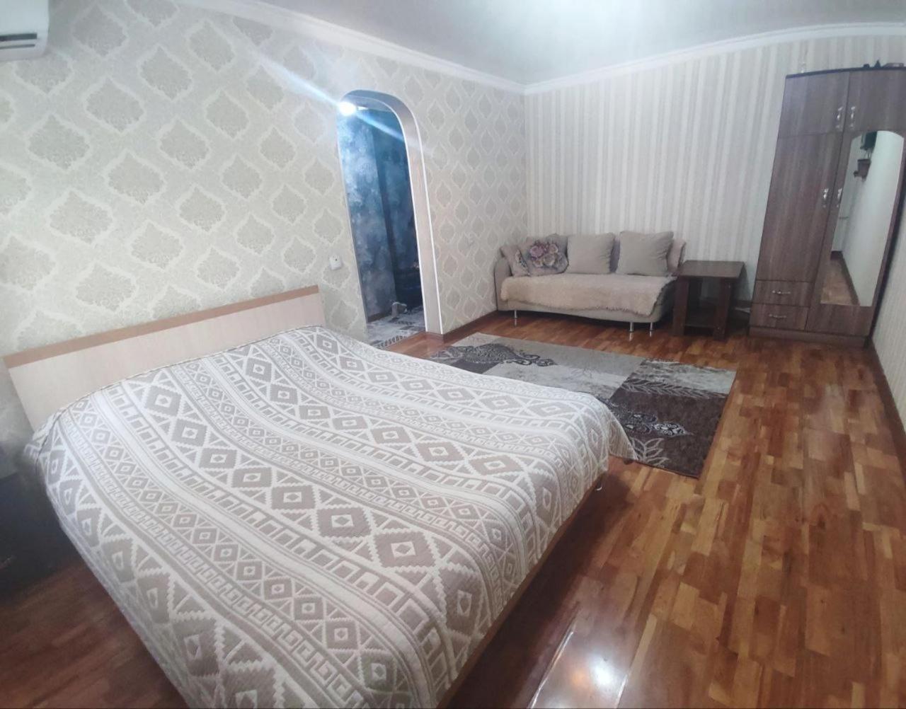 Apartamento Комфортная Квартира Для 2Х Персон Bishkek Exterior foto