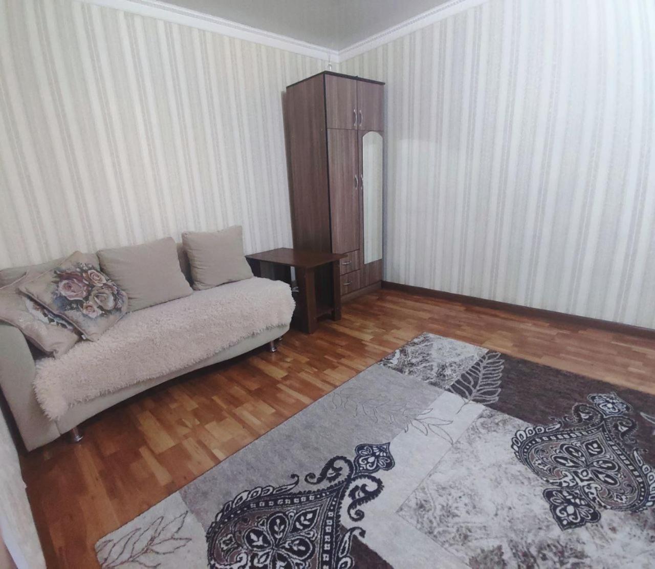 Apartamento Комфортная Квартира Для 2Х Персон Bishkek Exterior foto